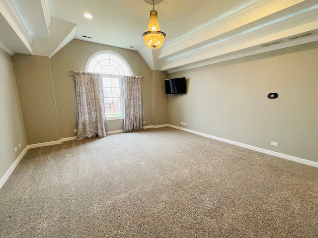 spare room featuring crown molding, carpet, and an inviting chandelier