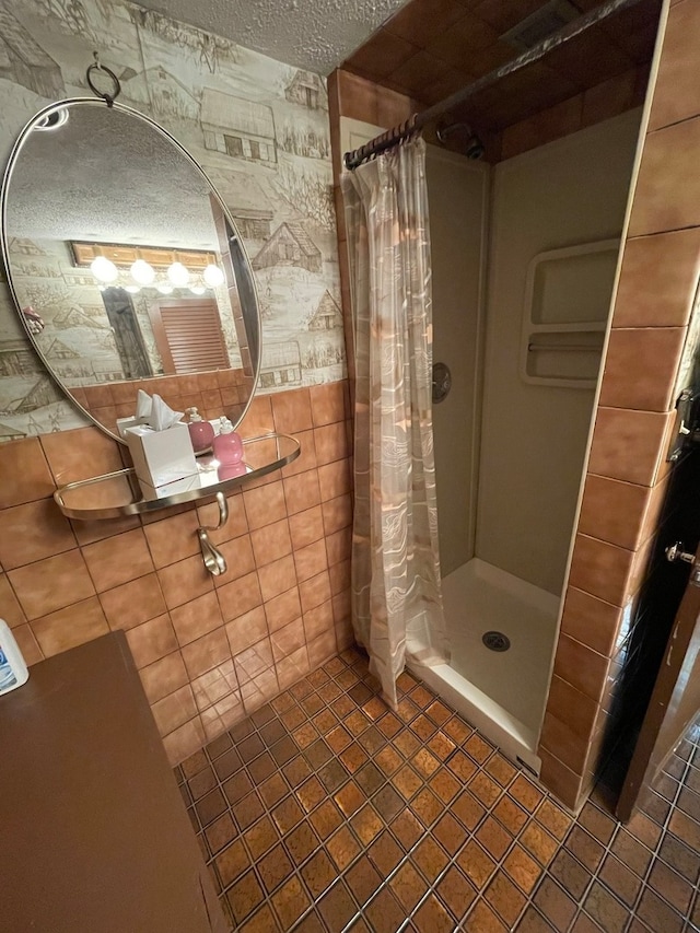 bathroom featuring tile patterned flooring, a shower with curtain, and tile walls