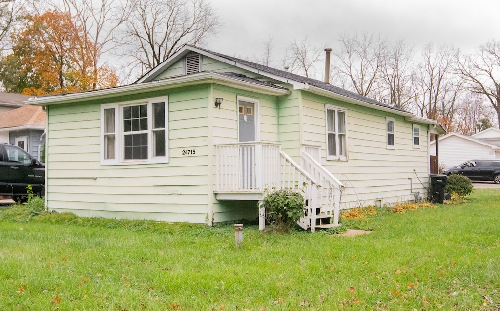 exterior space with a yard