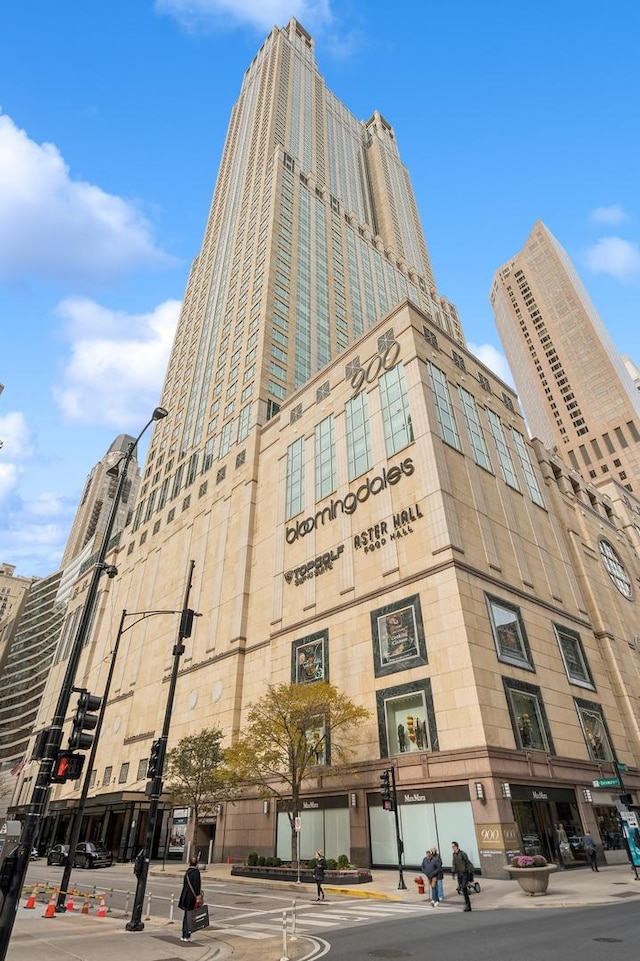 132 E Delaware Pl Unit 6201, Chicago, IL 60611 - photo 1