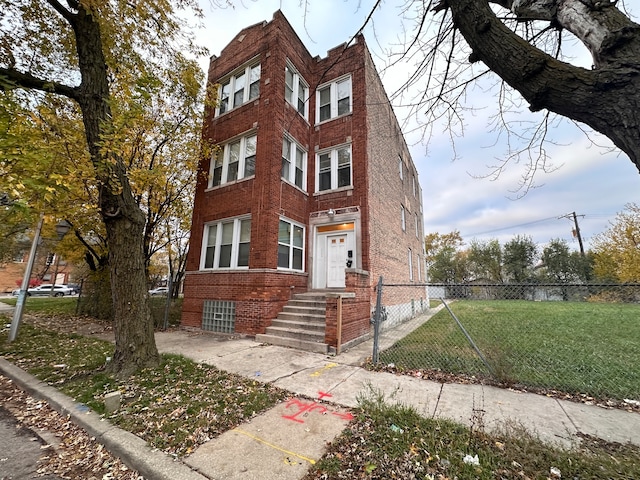 view of front of house with a front yard