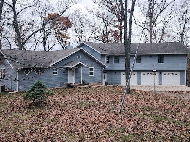 view of front facade featuring central air condition unit and a garage