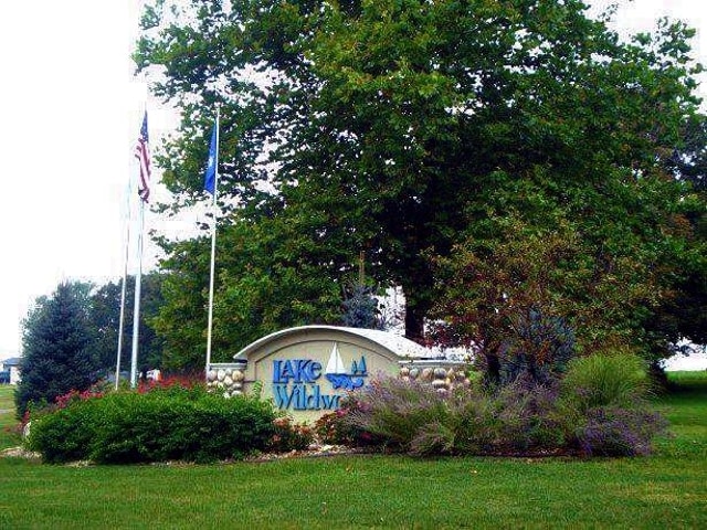 community / neighborhood sign with a yard