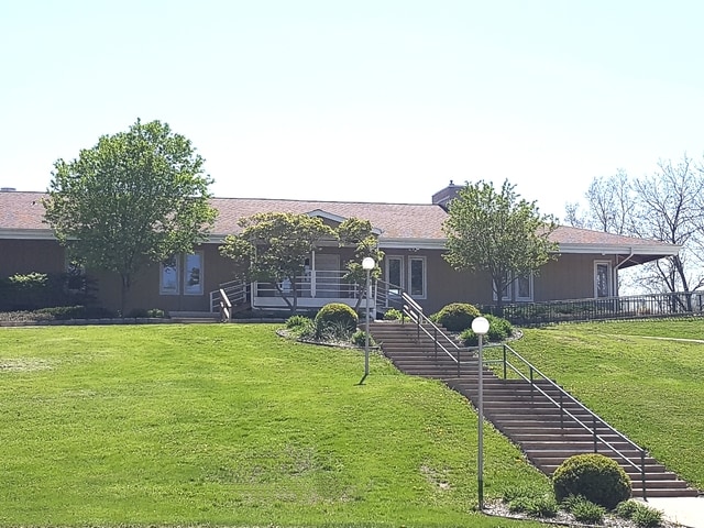 ranch-style house featuring a front lawn