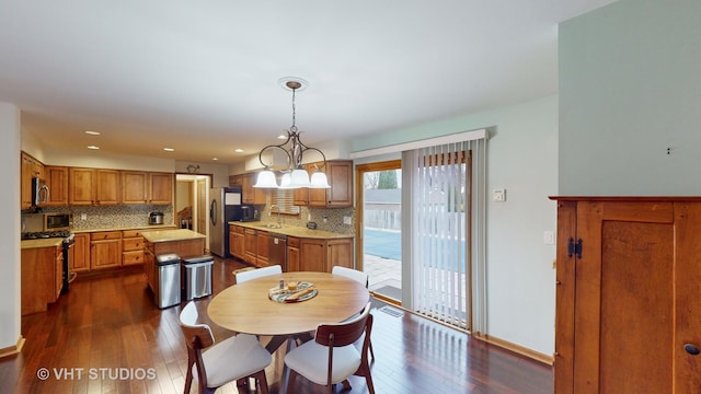 dining area featuring a chandelier, dark hardwood / wood-style flooring, and sink