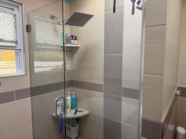 bathroom featuring tiled shower