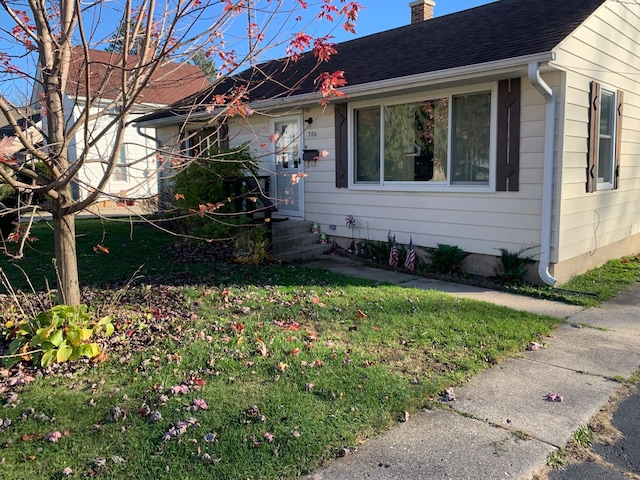 view of front of house with a front yard