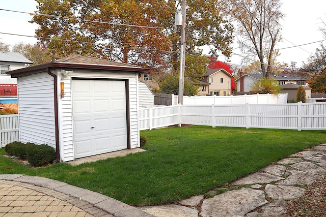 view of yard with an outdoor structure