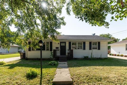 ranch-style house with a front yard