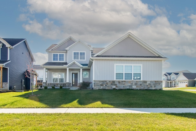 craftsman-style house featuring a front lawn