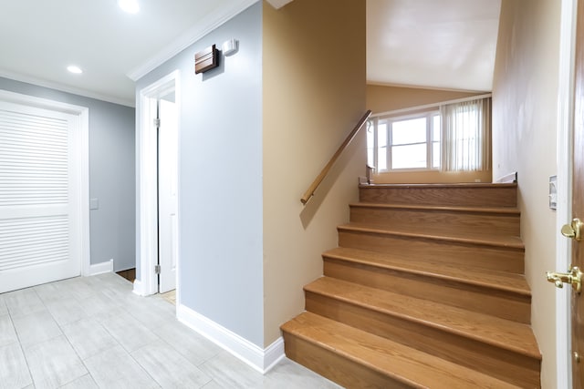 stairway featuring lofted ceiling and ornamental molding