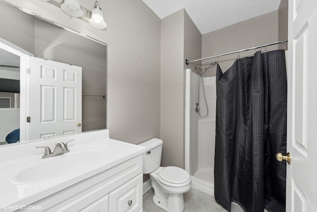 bathroom with a shower with curtain, toilet, and vanity