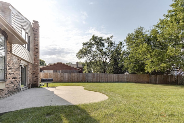 view of yard with a patio area