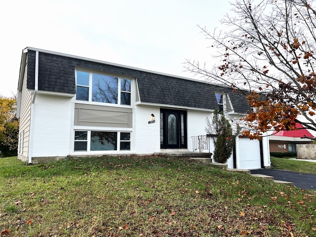 view of front of house featuring a front yard and a garage