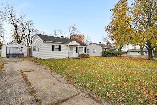 view of front of house featuring a front yard