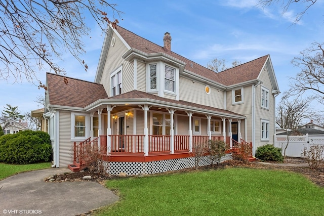 view of front of house featuring a front lawn and covered porch