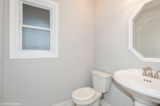 bathroom featuring toilet and sink