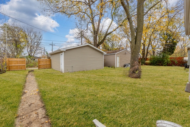 view of yard with an outdoor structure