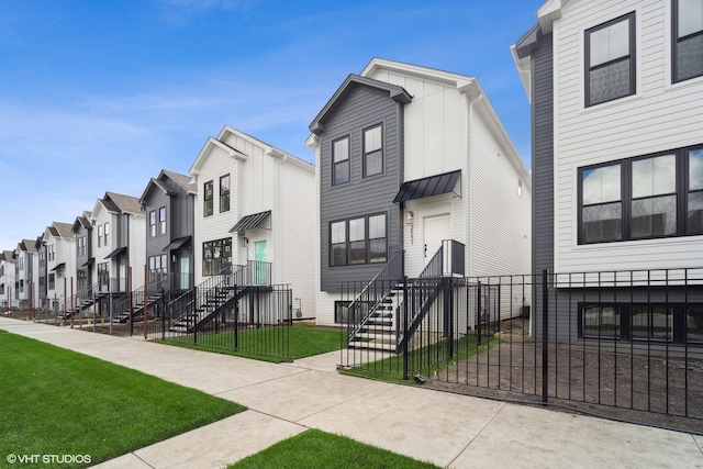 view of front of house with a front yard