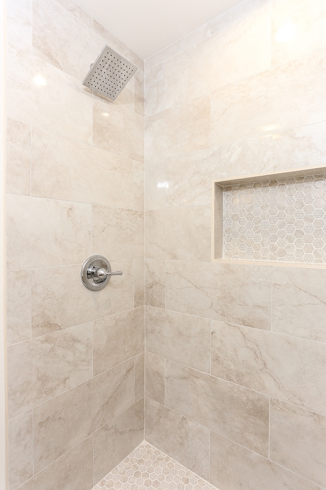 bathroom featuring tiled shower