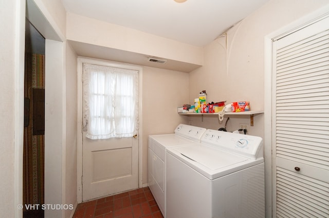 laundry room with independent washer and dryer