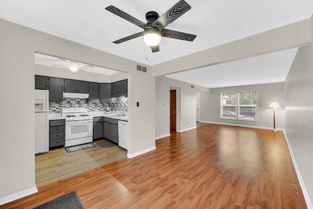 kitchen featuring sink, backsplash, ceiling fan, light hardwood / wood-style floors, and white appliances