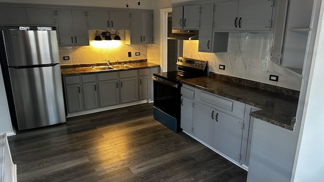 kitchen with stainless steel refrigerator, sink, dark wood-type flooring, black range with electric cooktop, and tasteful backsplash