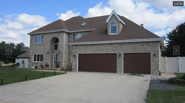 view of front facade with a front yard