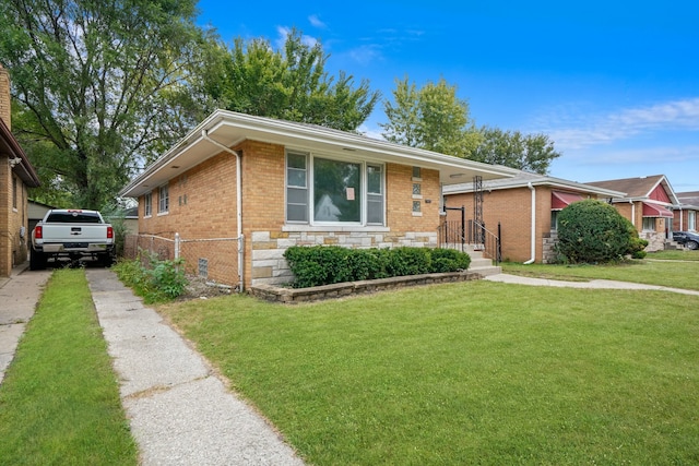 view of front of home featuring a front lawn