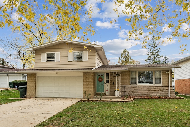 view of front facade featuring a garage and a front lawn