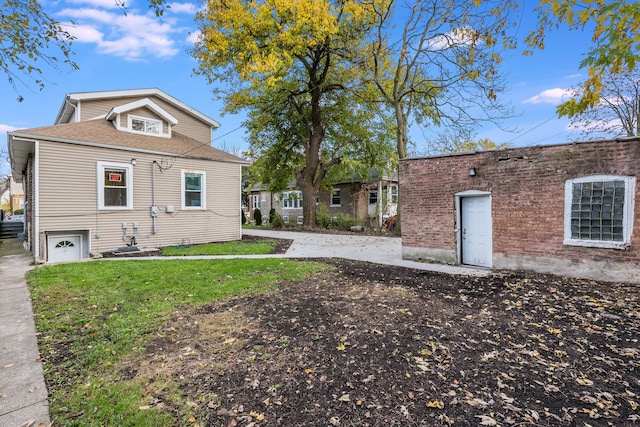 view of front of home with a front yard