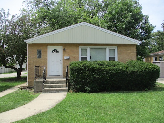 view of front of house with a front yard