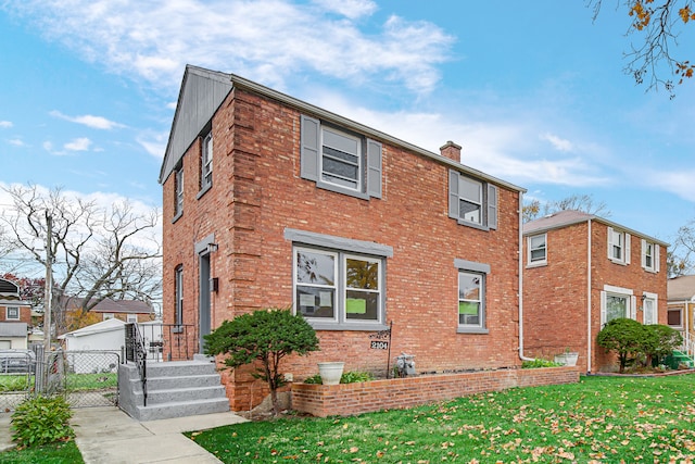 view of front facade with a front yard