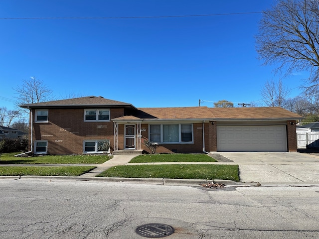 view of front of home featuring a front yard and a garage