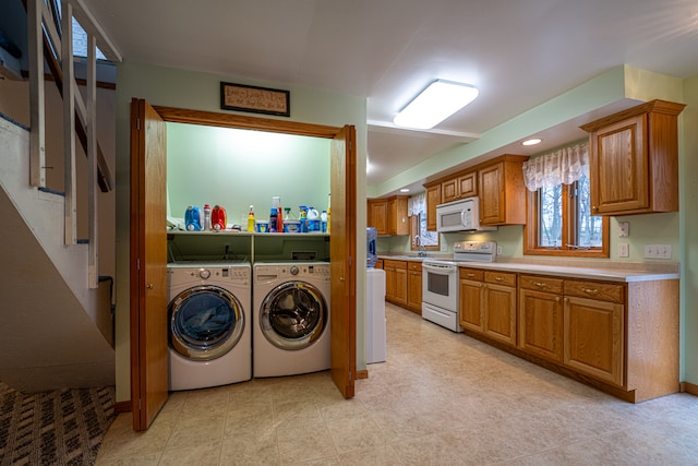 laundry area featuring sink and washing machine and clothes dryer