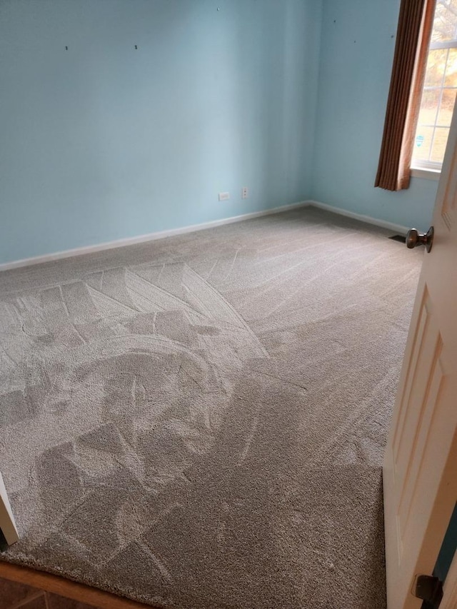 spare room with carpet flooring