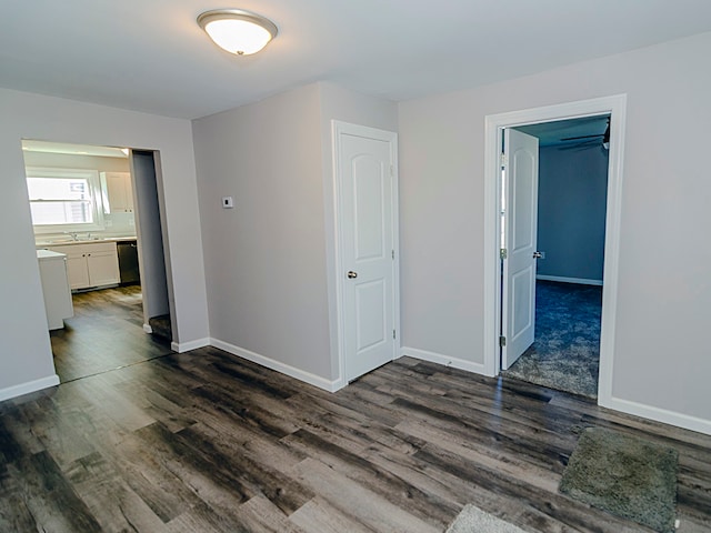 unfurnished room featuring dark hardwood / wood-style flooring and sink