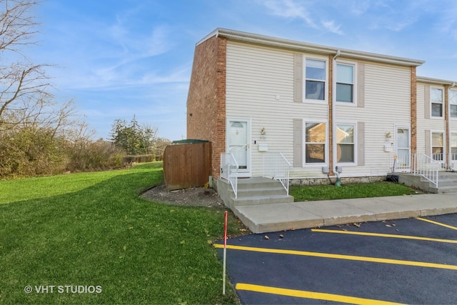 view of front of home with a front lawn