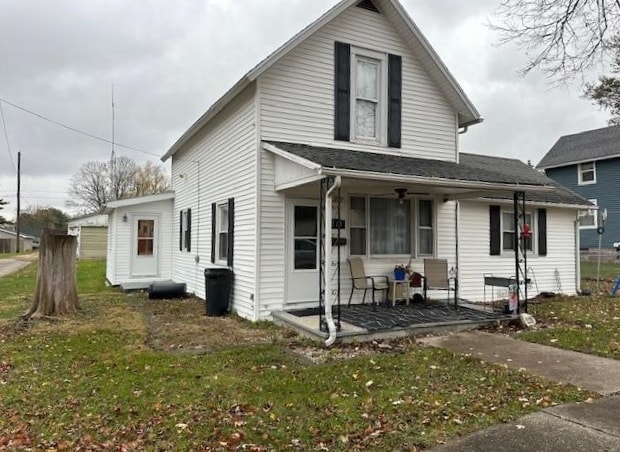 view of front of property with a front lawn and covered porch