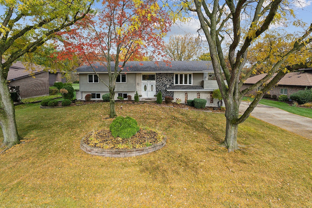 raised ranch featuring a front yard