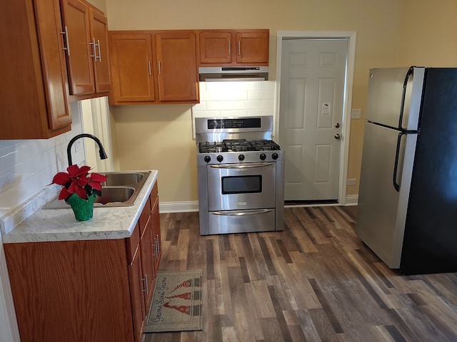 kitchen with dark wood-type flooring, sink, appliances with stainless steel finishes, and tasteful backsplash