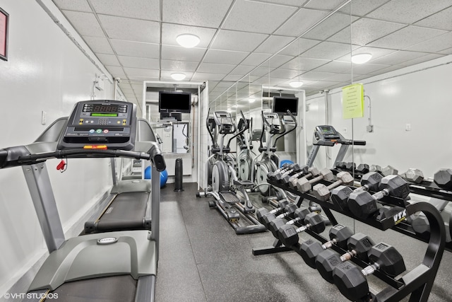 workout area with a drop ceiling