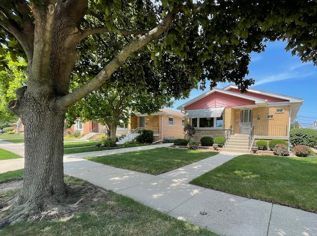 view of front of property with a front yard