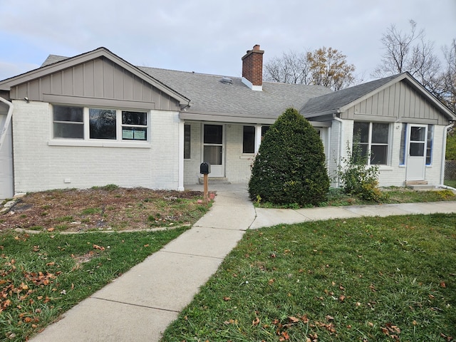 view of front of home with a front yard