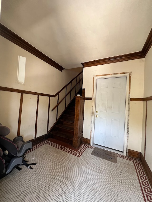 stairs featuring carpet flooring and crown molding