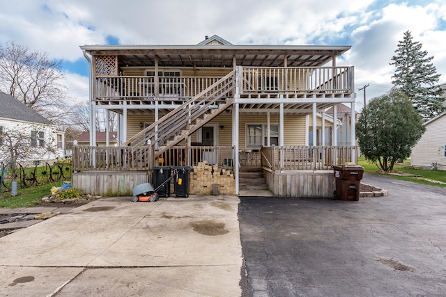 view of front of property with a porch