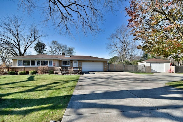 view of front of house featuring a garage and a front yard