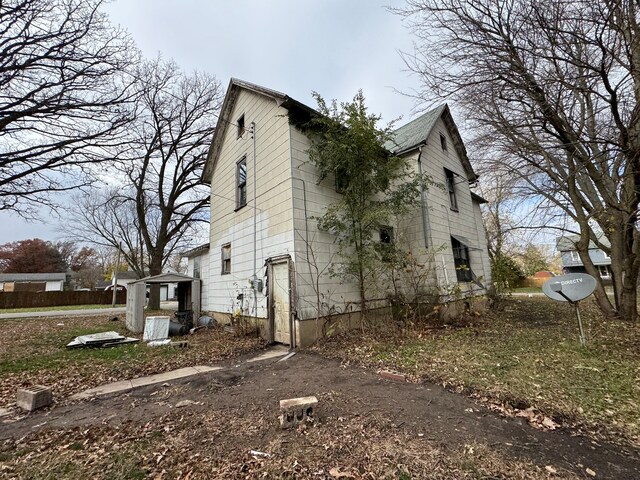 view of side of property