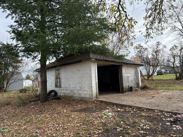 view of outbuilding