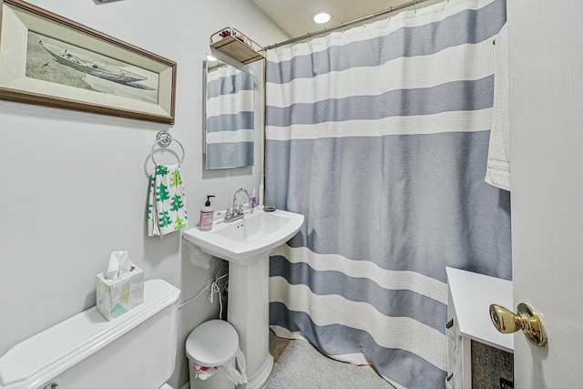 bathroom with curtained shower and toilet